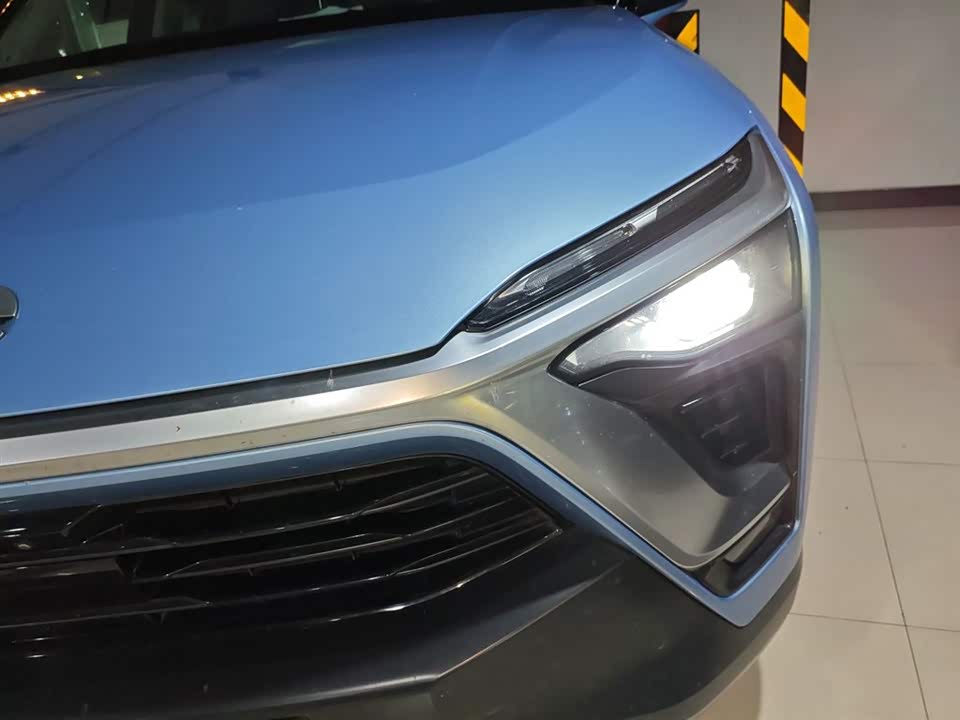 NIO ES8