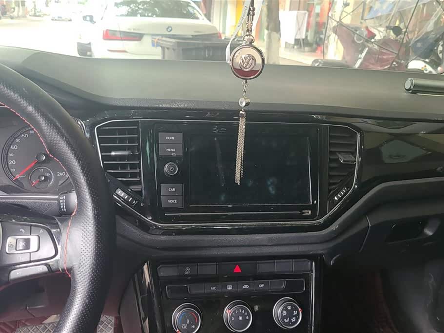 Volkswagen T-ROC exploring Songs