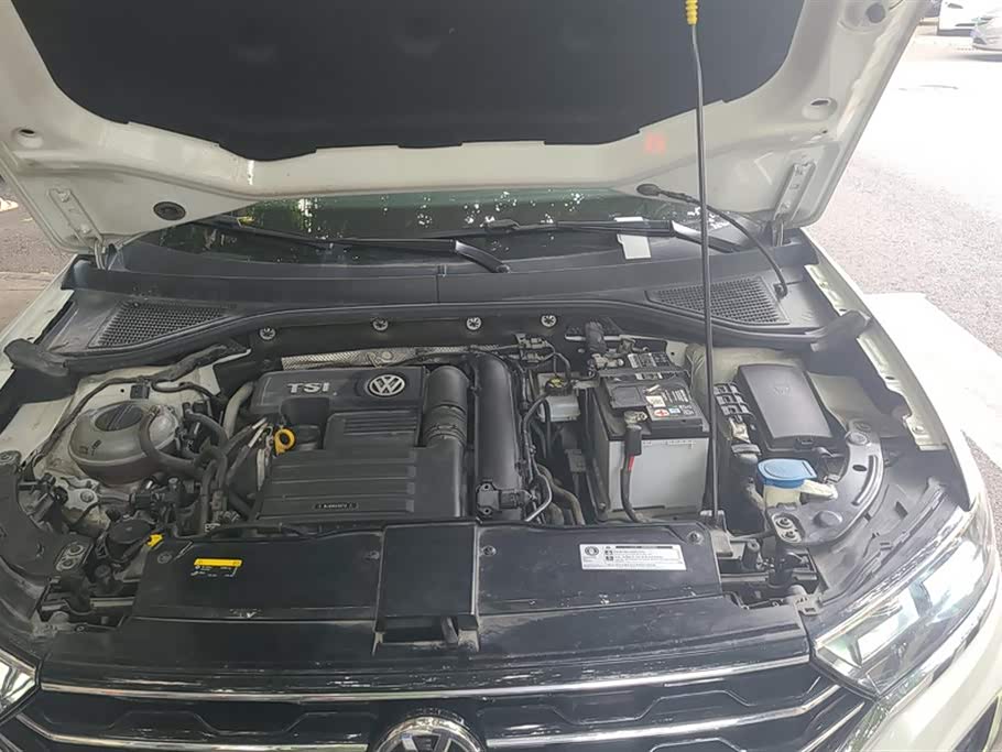 Volkswagen T-ROC exploring Songs