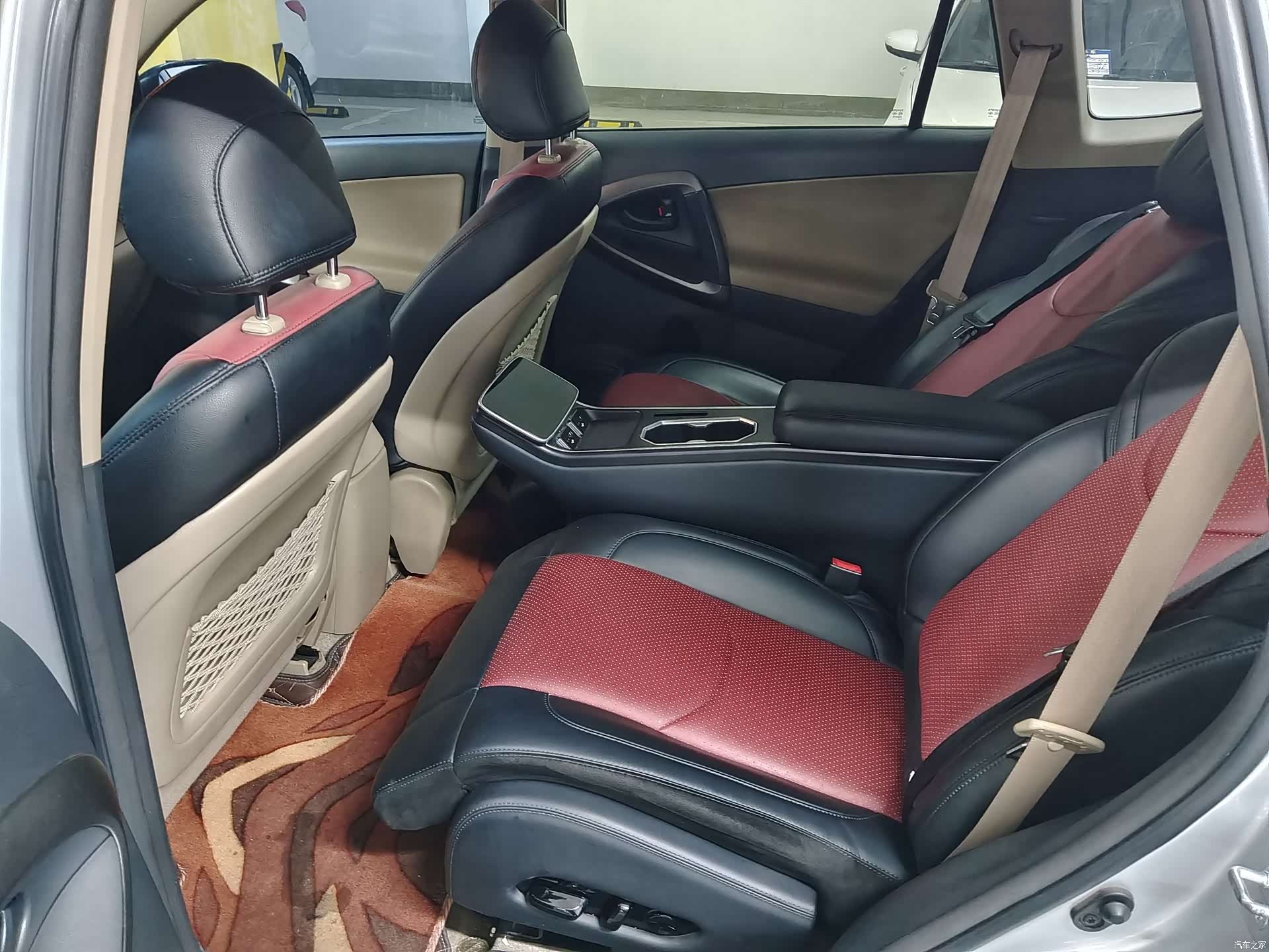 Toyota RAV4, 2011 8