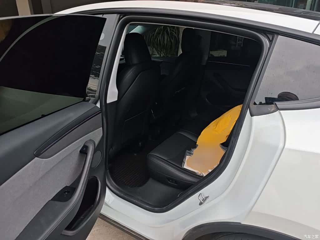 Tesla Model Y, 2025 13