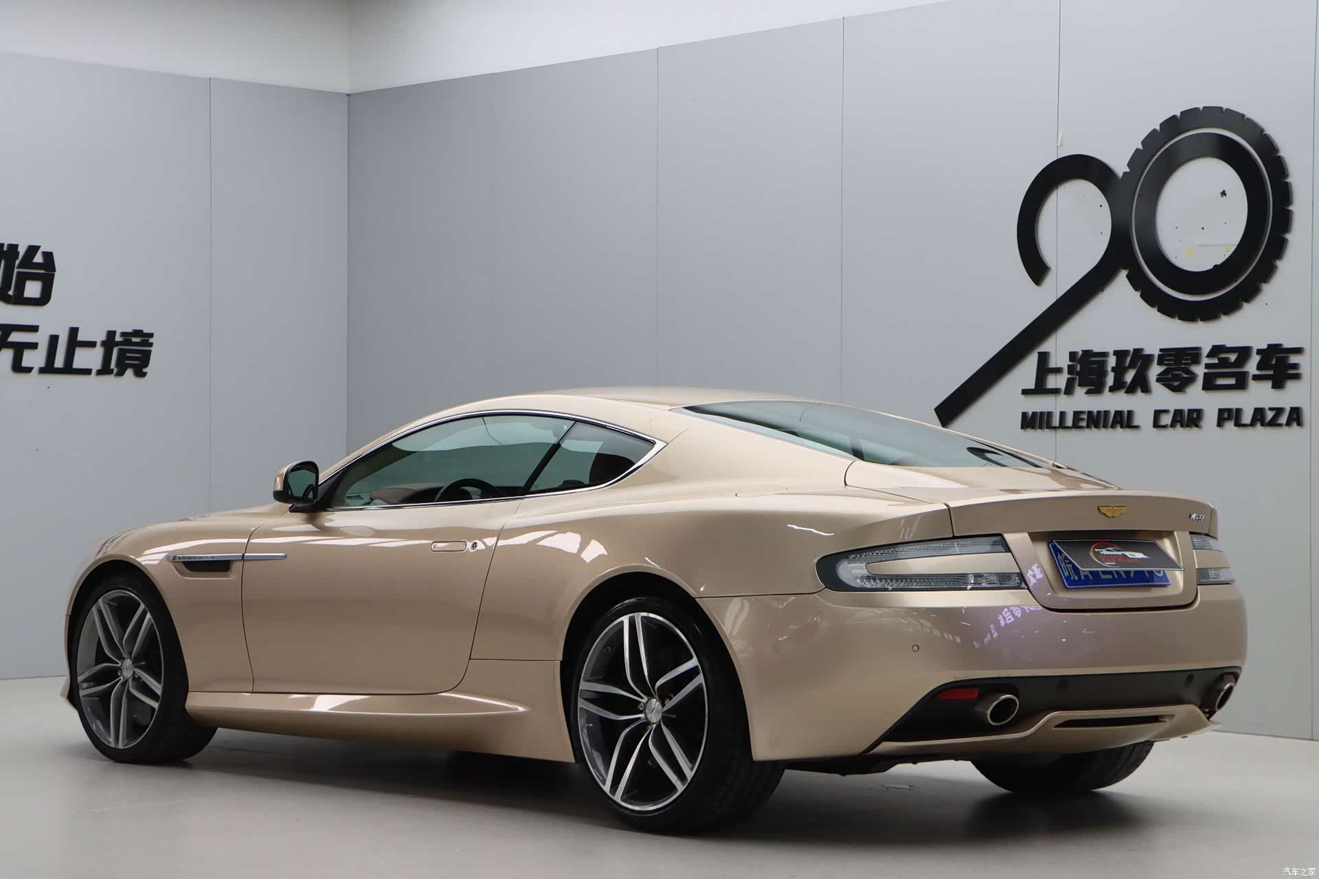 Aston Martin Virage, 2014 4