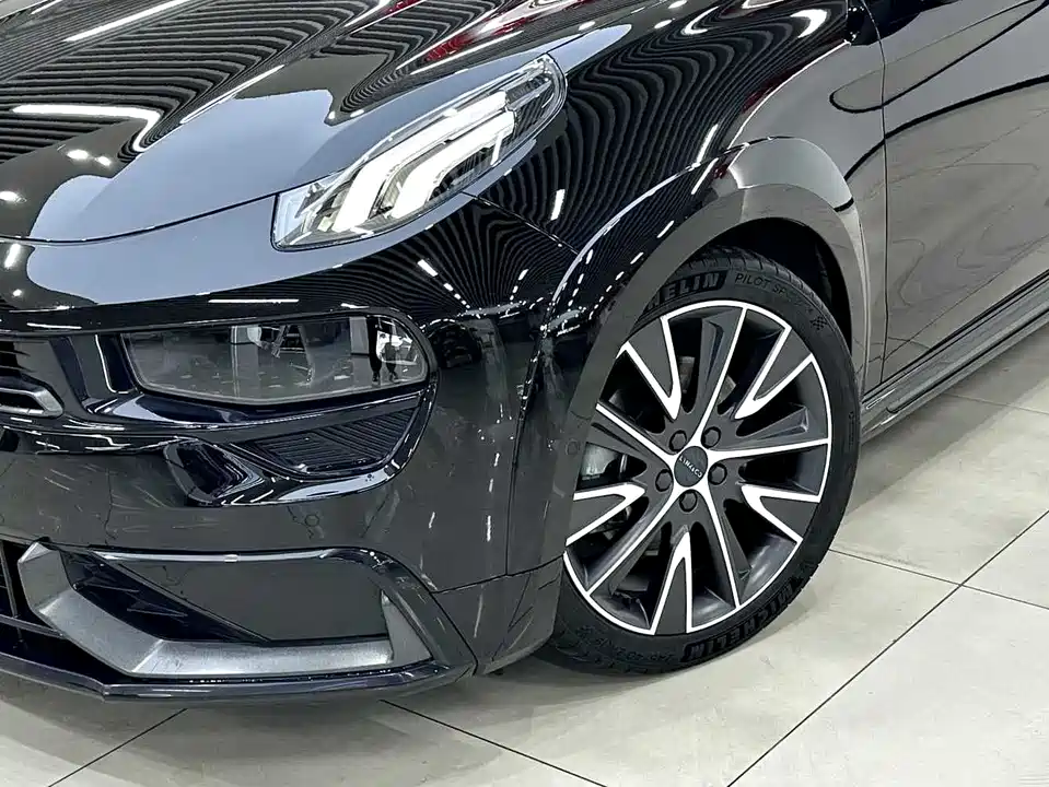 Lynk & Co 02 Hatchback