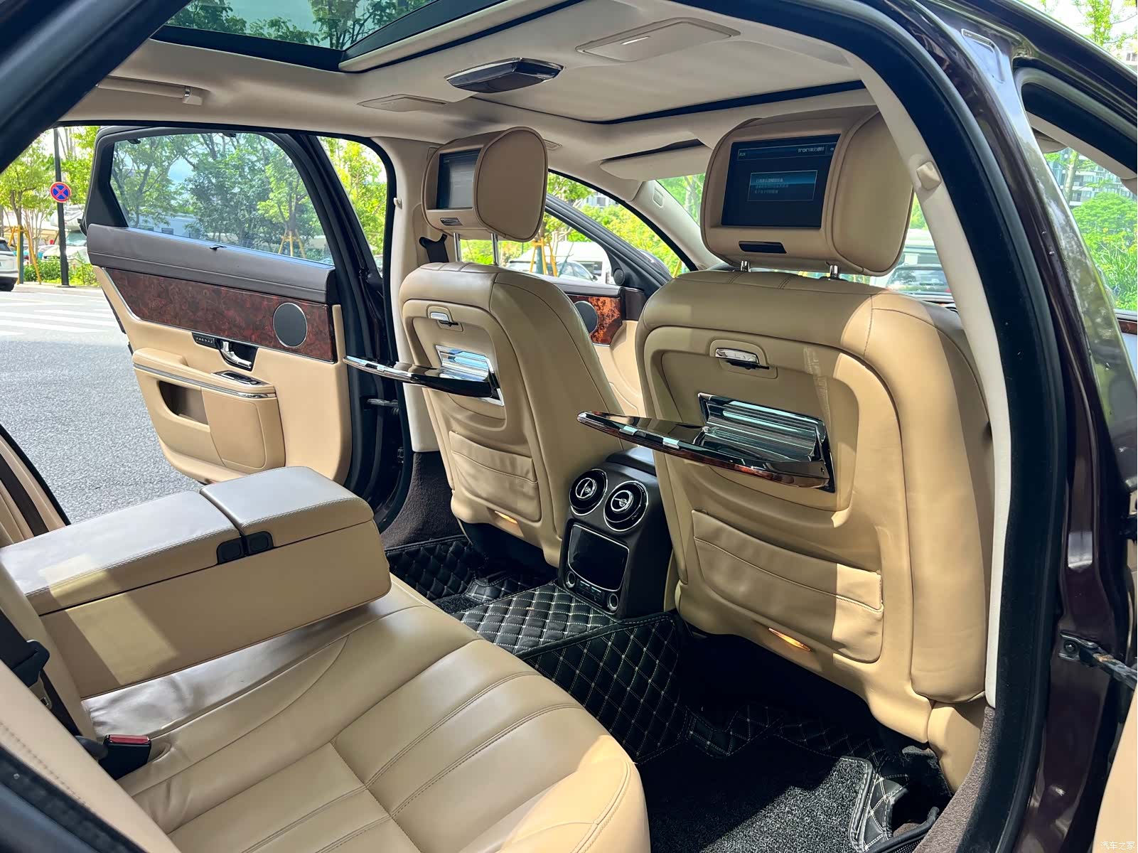 Jaguar XJ, 2011 14