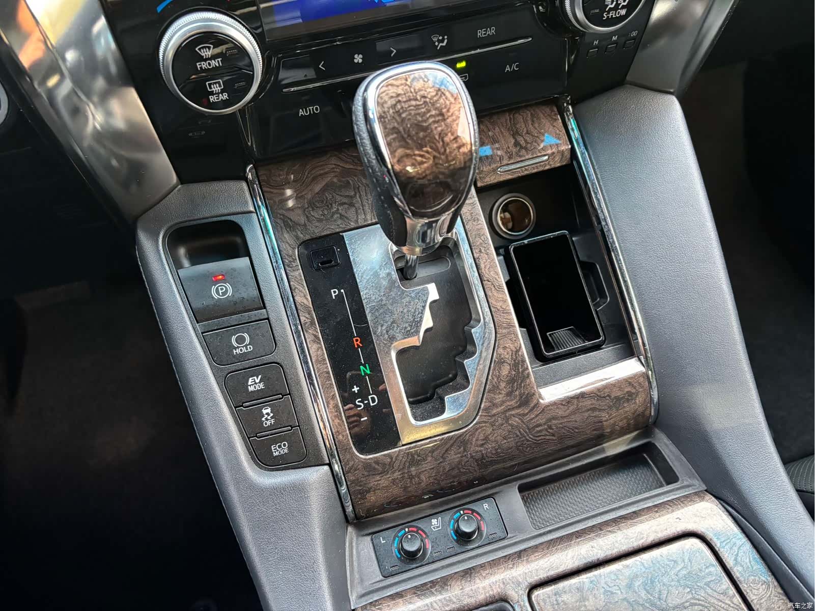 Toyota Vellfire, 2019 17