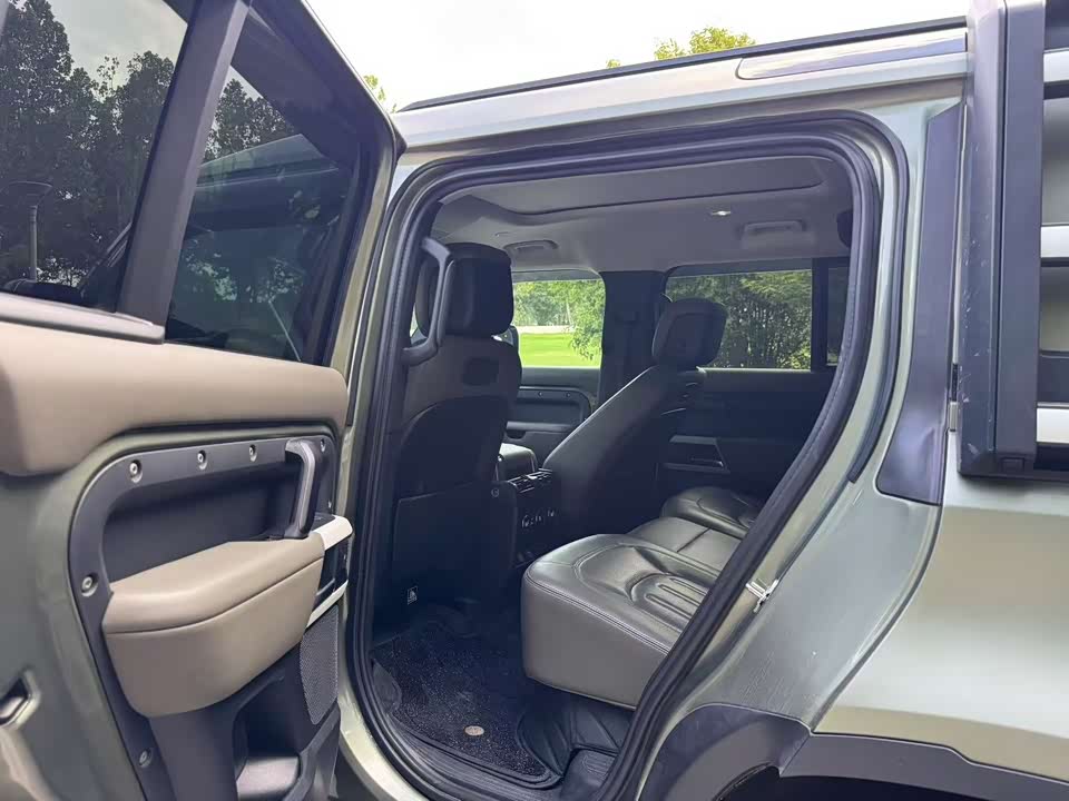 Land Rover guard