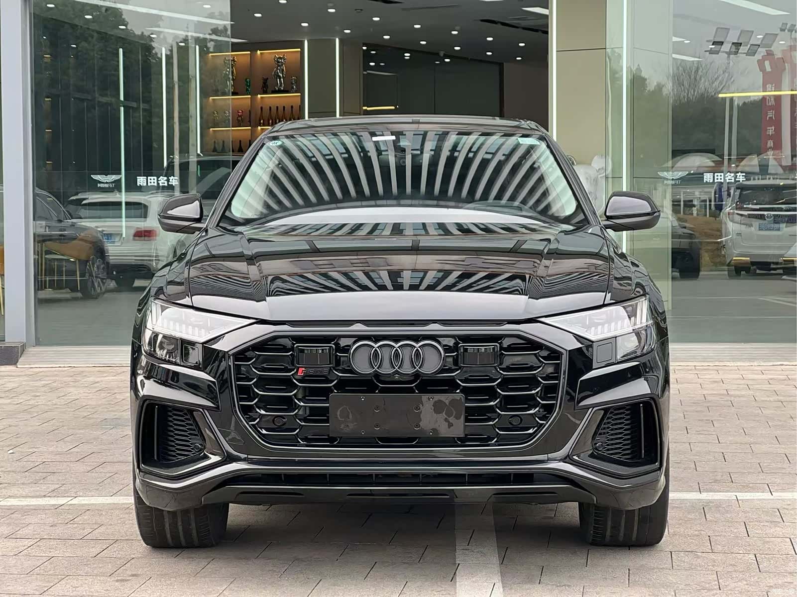 Audi Q8, 2022 1