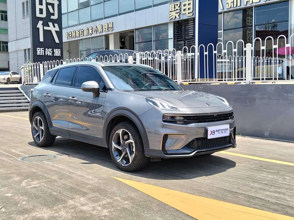 Lynk & Co 06