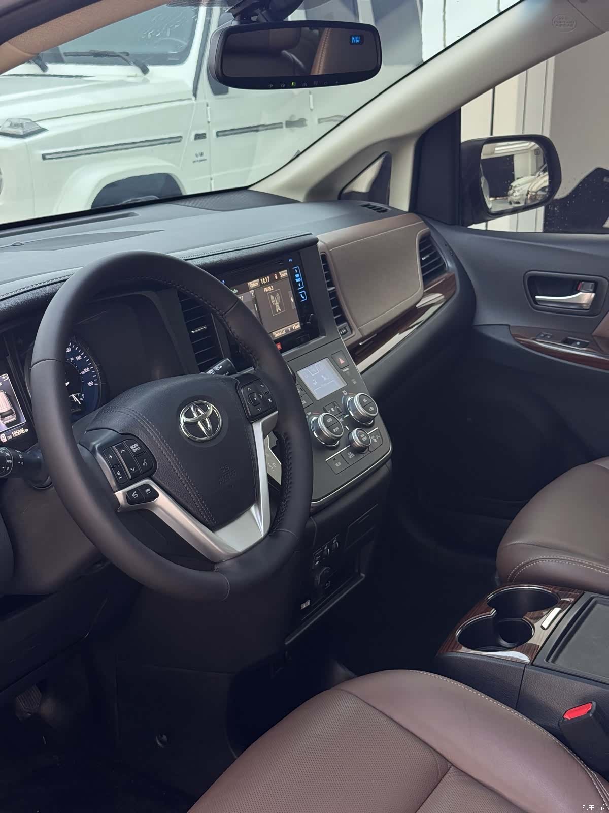Toyota Sienna, 2017 все фото