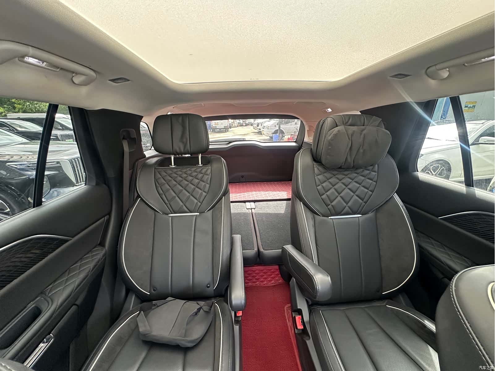 Hongqi E-HS9, 2023 6