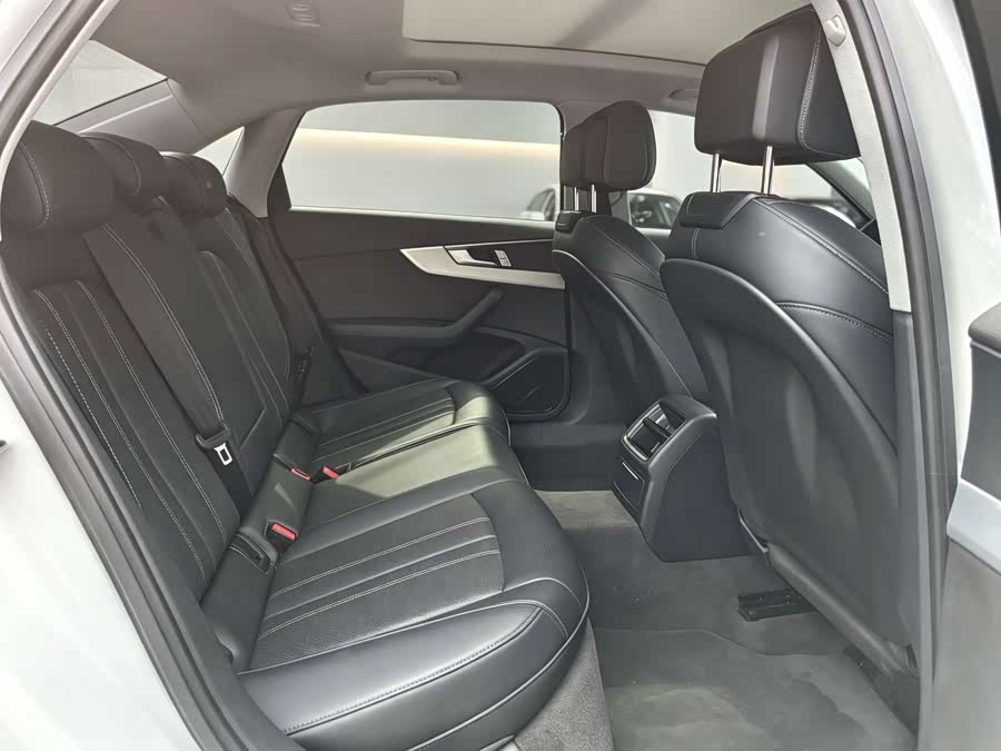 Audi A4L 2024, фото 9