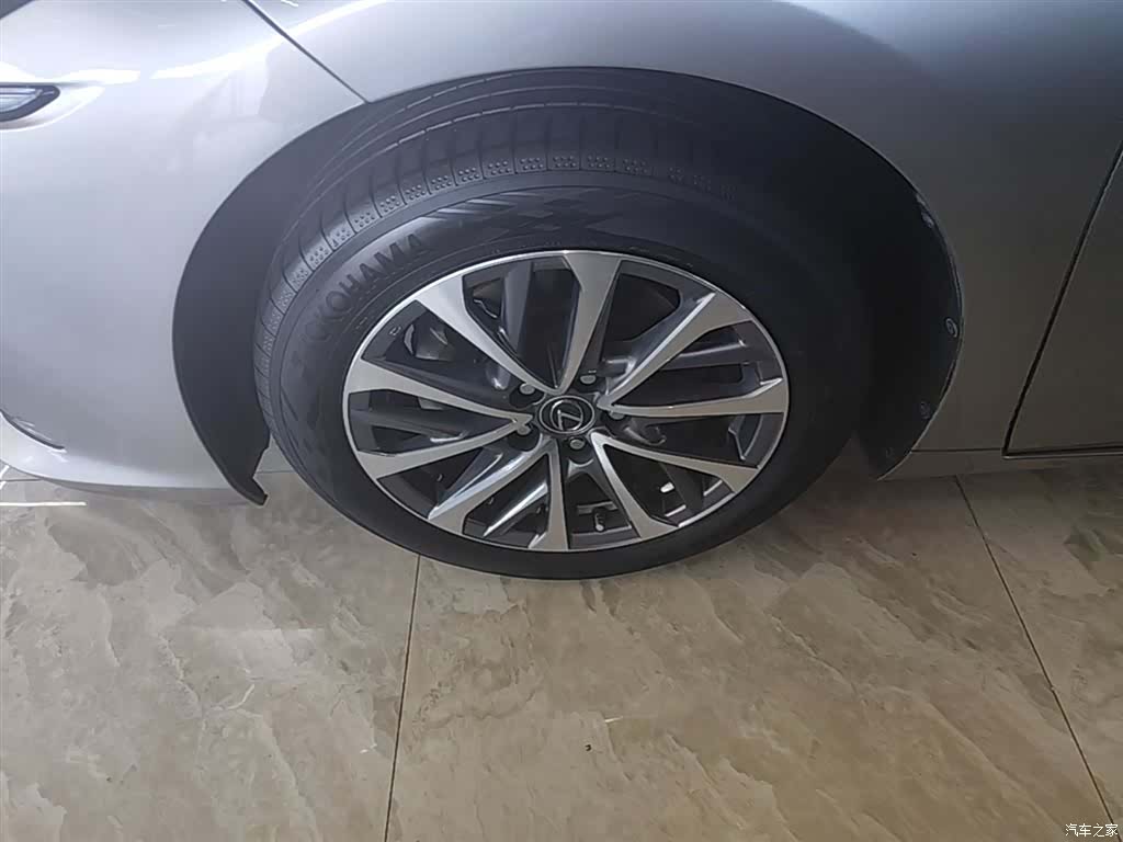 Lexus ES, 2023 23