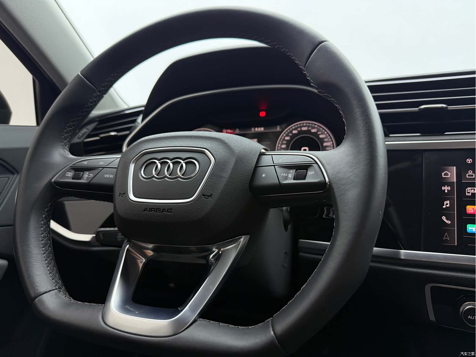 Audi Q3, 2022 13