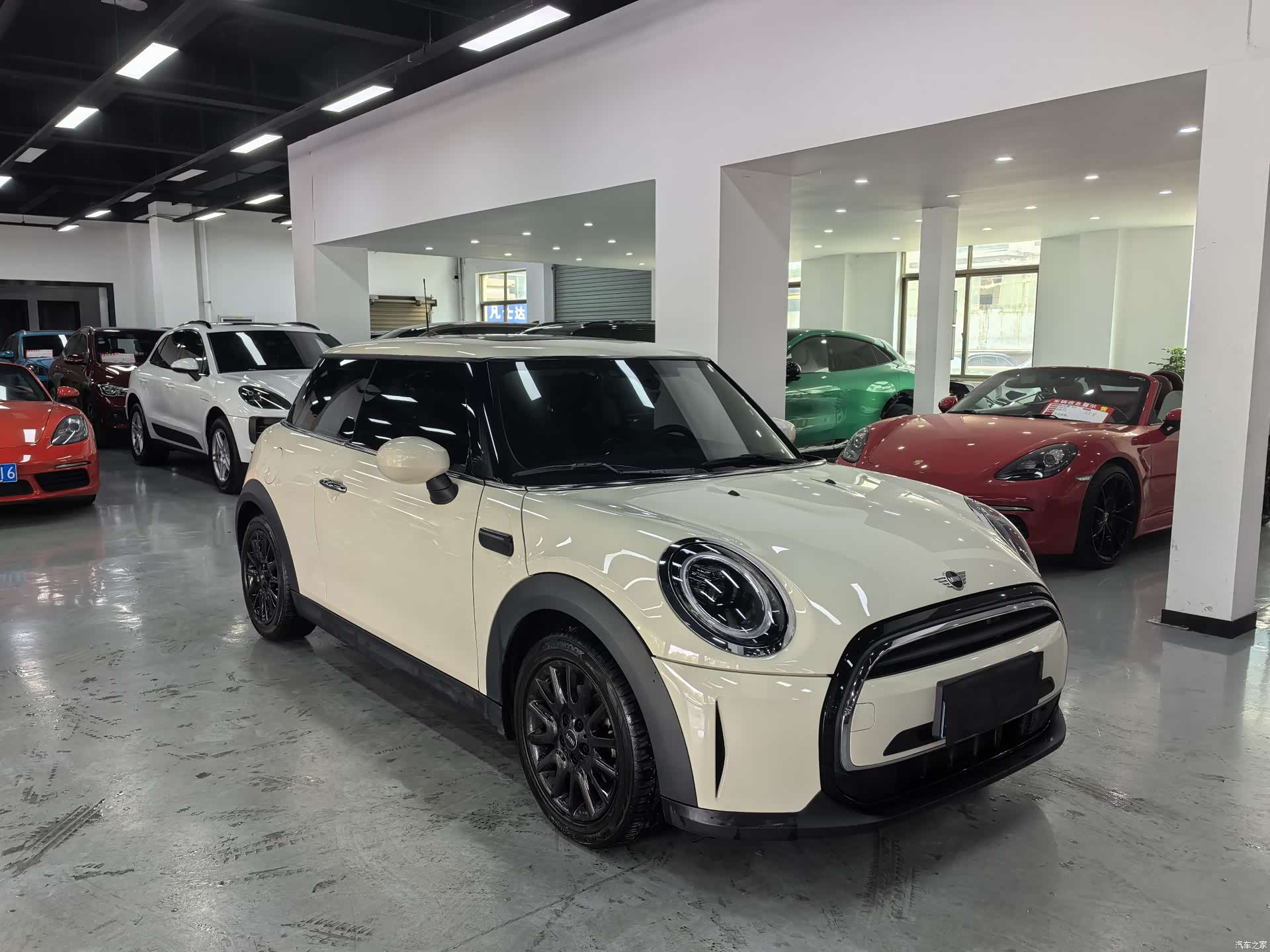 Mini ONE, 2022 3