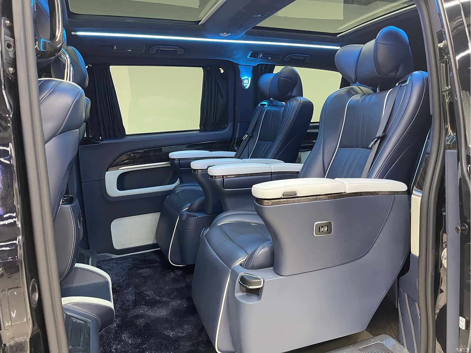 Mercedes-Benz V-Class, 2020 16