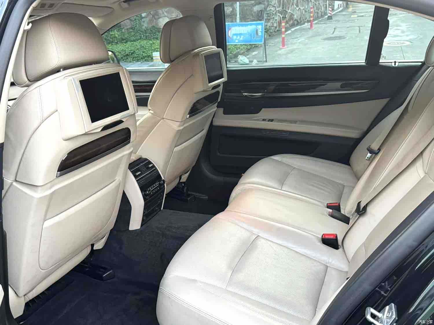 BMW 7 Series, 2011 8