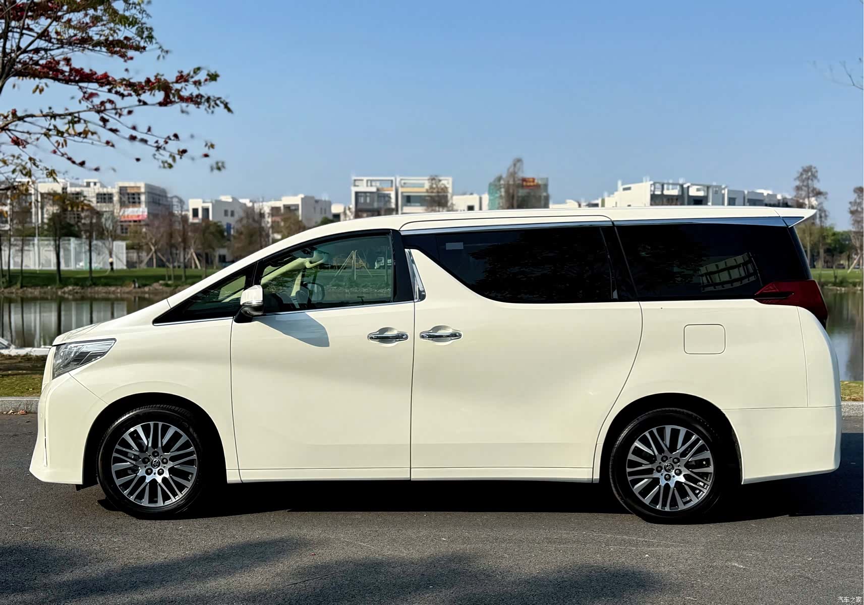 Toyota Alphard, 2017 3