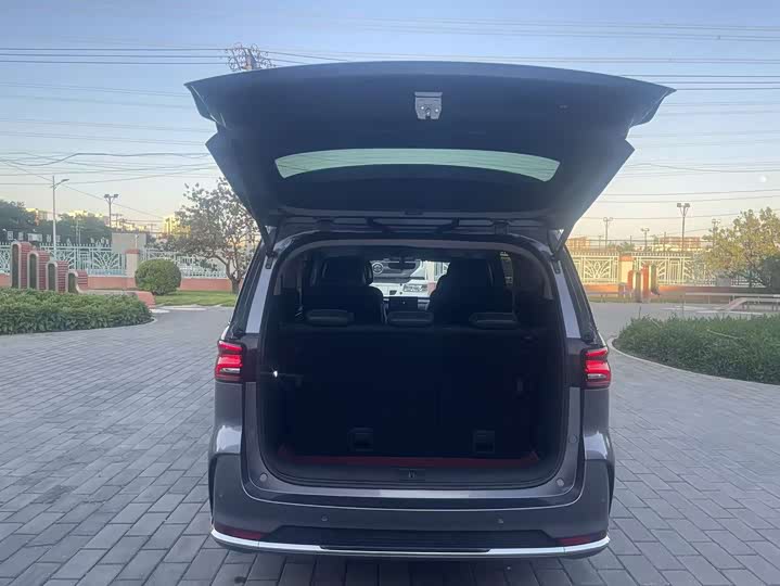 Roewe Imax8, 2023 года фото 10