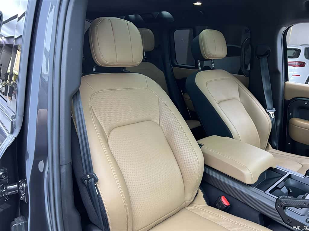 Land Rover Defender, 2025 27