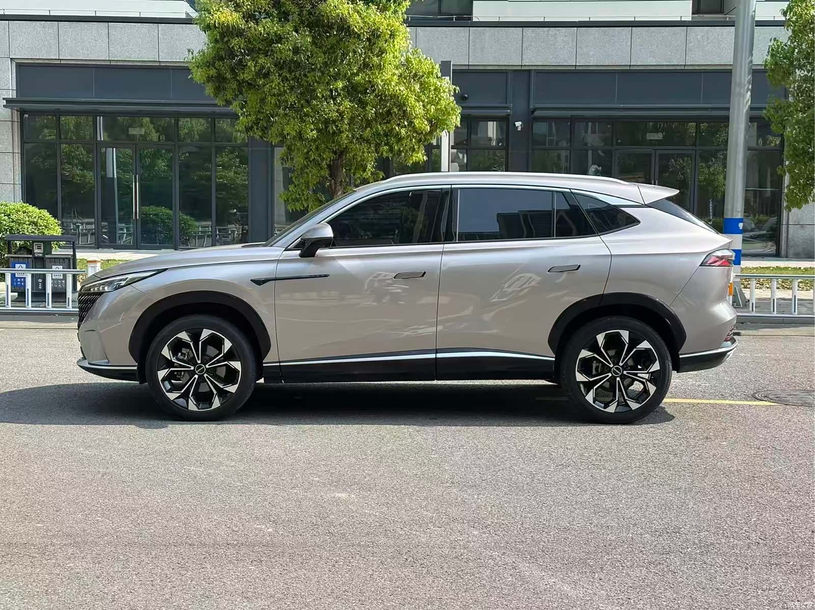 Roewe RX5, 2023 4