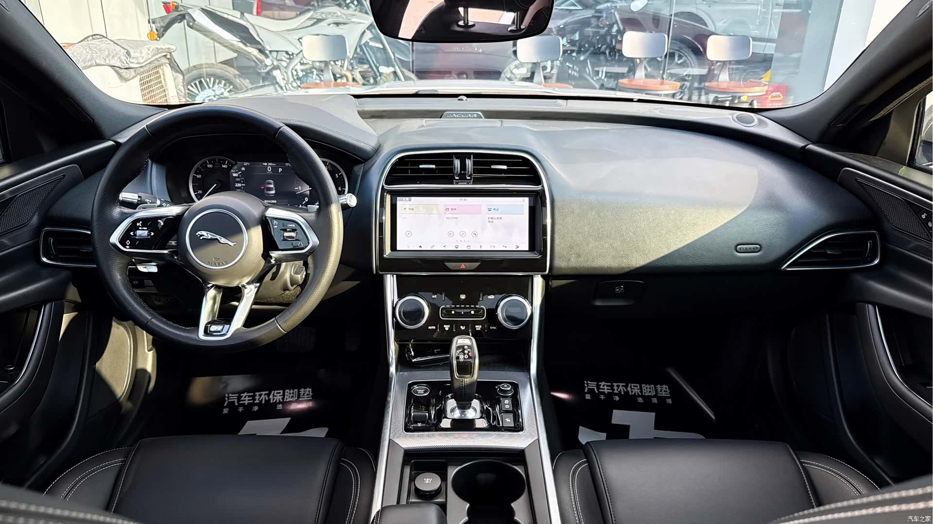 Land Rover XEL, 2020 13