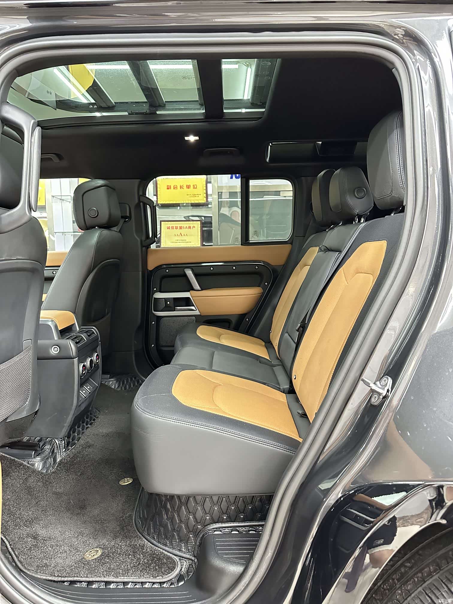 Land Rover Defender, 2024 13