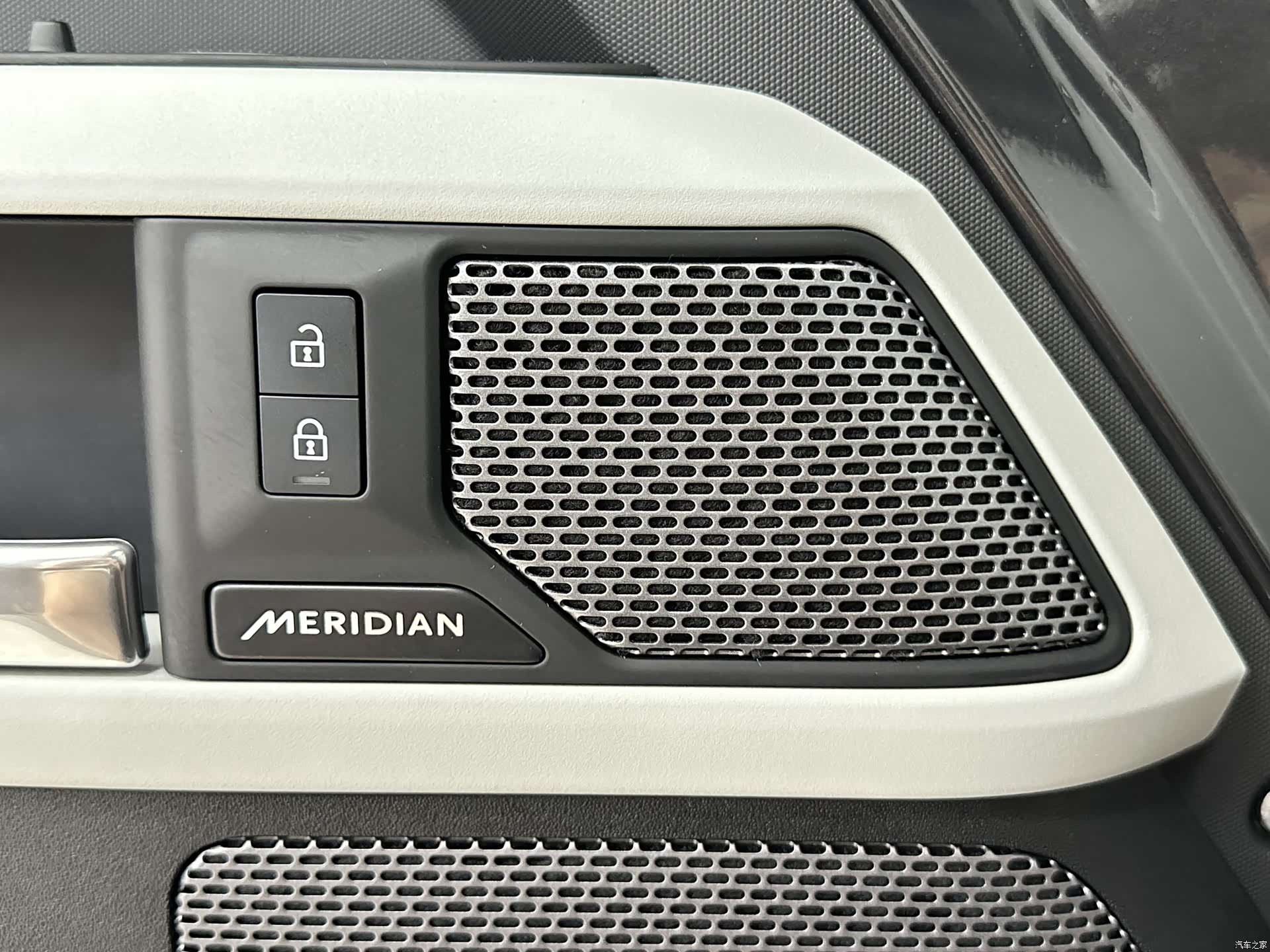 Land Rover Defender, 2024 24