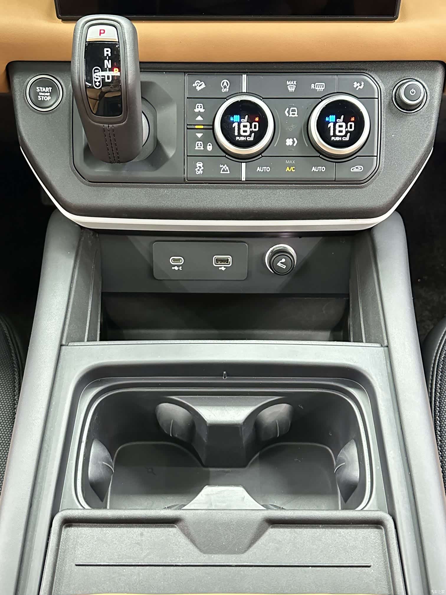 Land Rover Defender, 2024 21