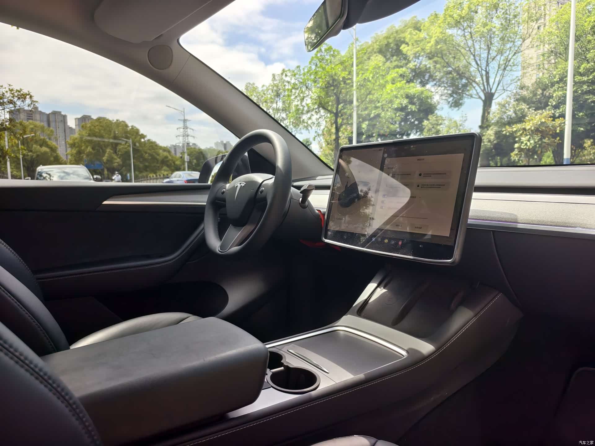 Tesla Model Y, 2025 10