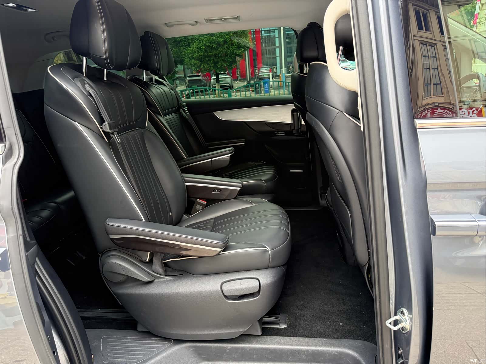 Roewe iMAX8, 2022 11