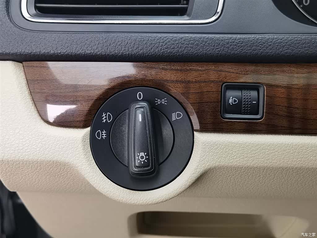 Volkswagen Lavida, 2013 21