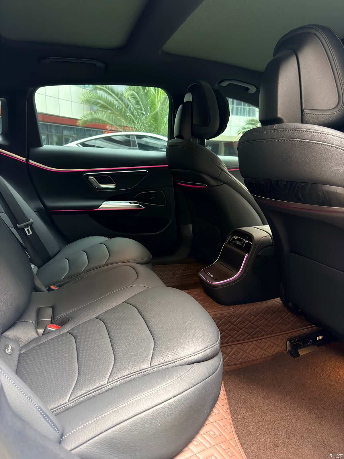 Mercedes-Benz E-Class, 2024 14