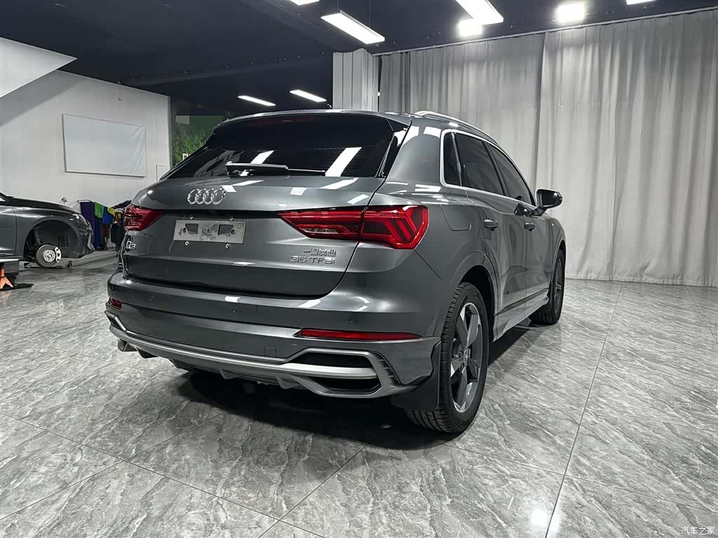 Audi Q3, 2023 4