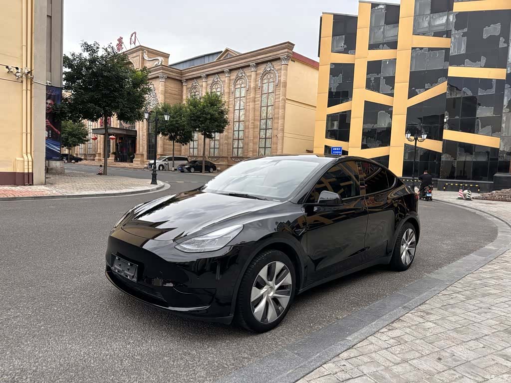 Tesla Model Y, 2022 2