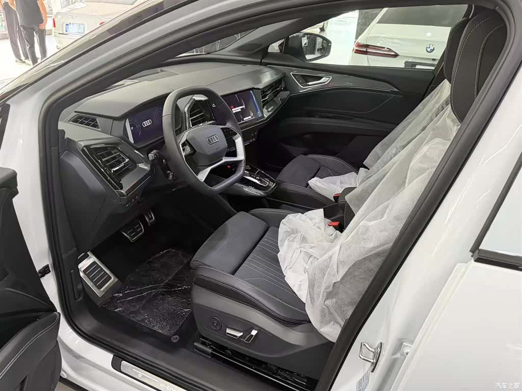 Audi Q5 e-tron, 2023 все фото