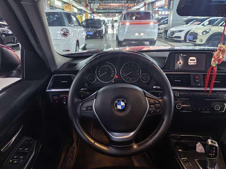 BMW 3 Series 2016 316Li Style