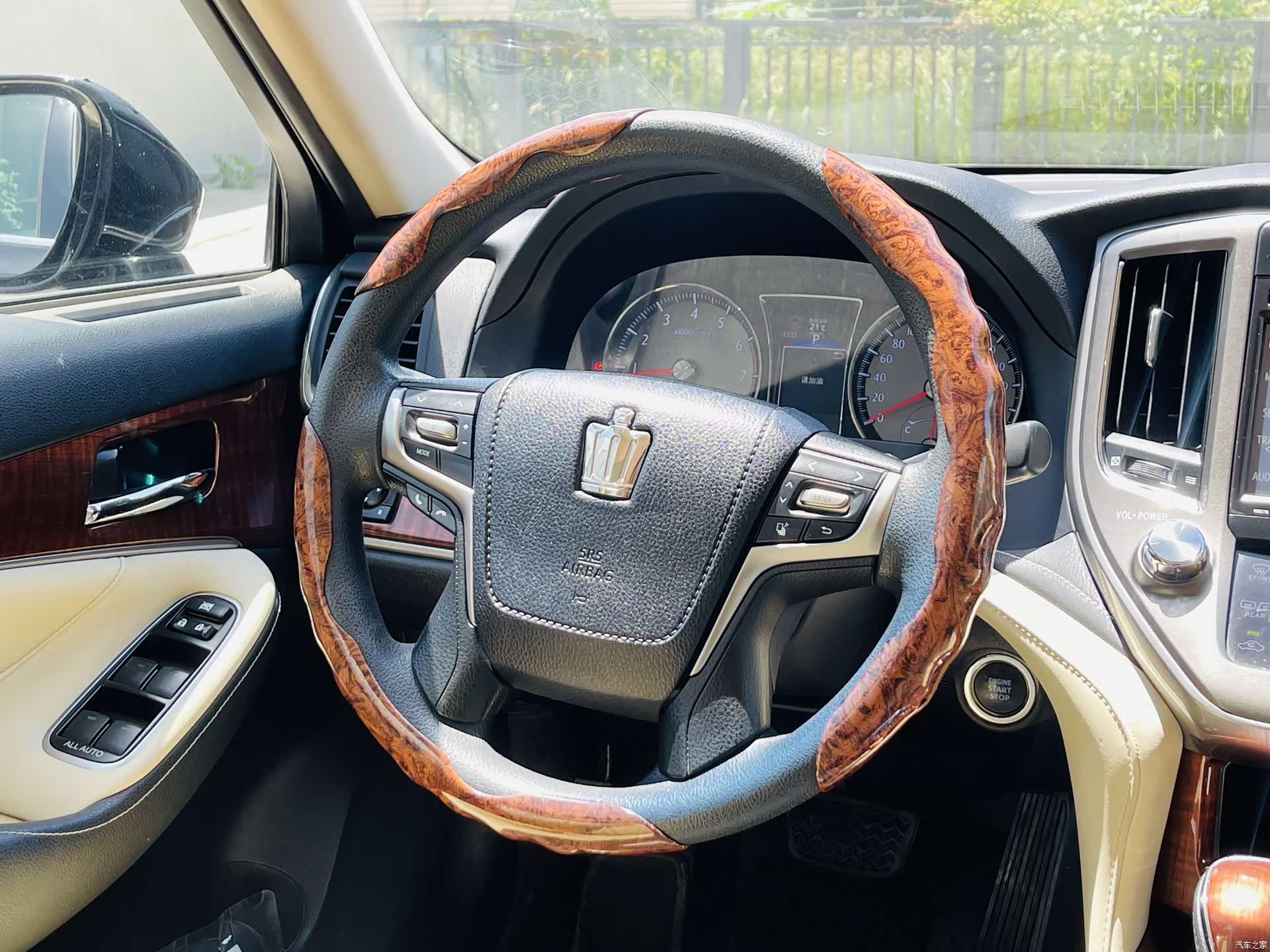 Toyota Crown, 2017 13