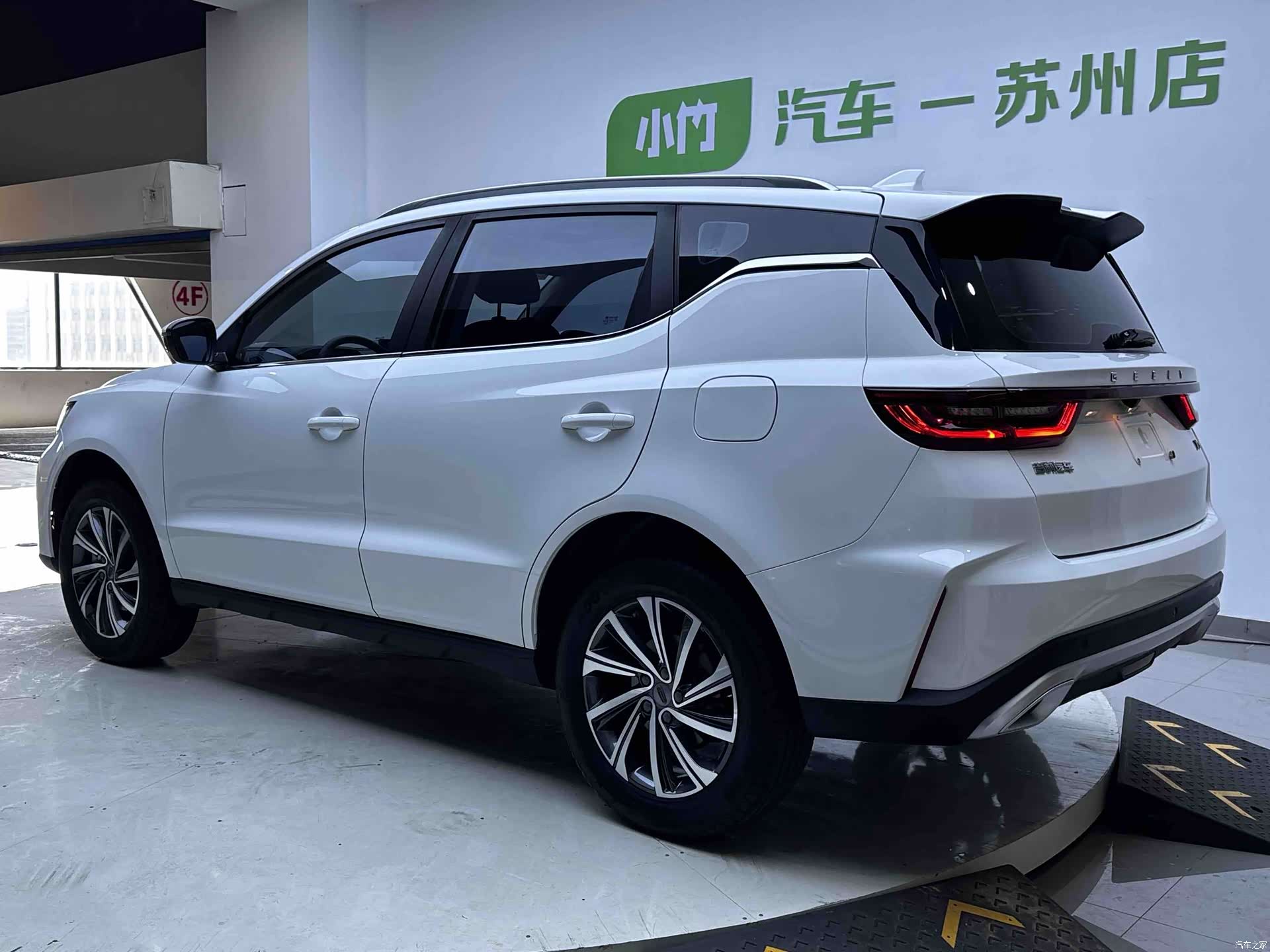 Geely X6, 2022 4