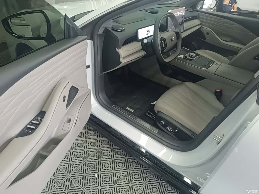 Geely 8, 2025 16