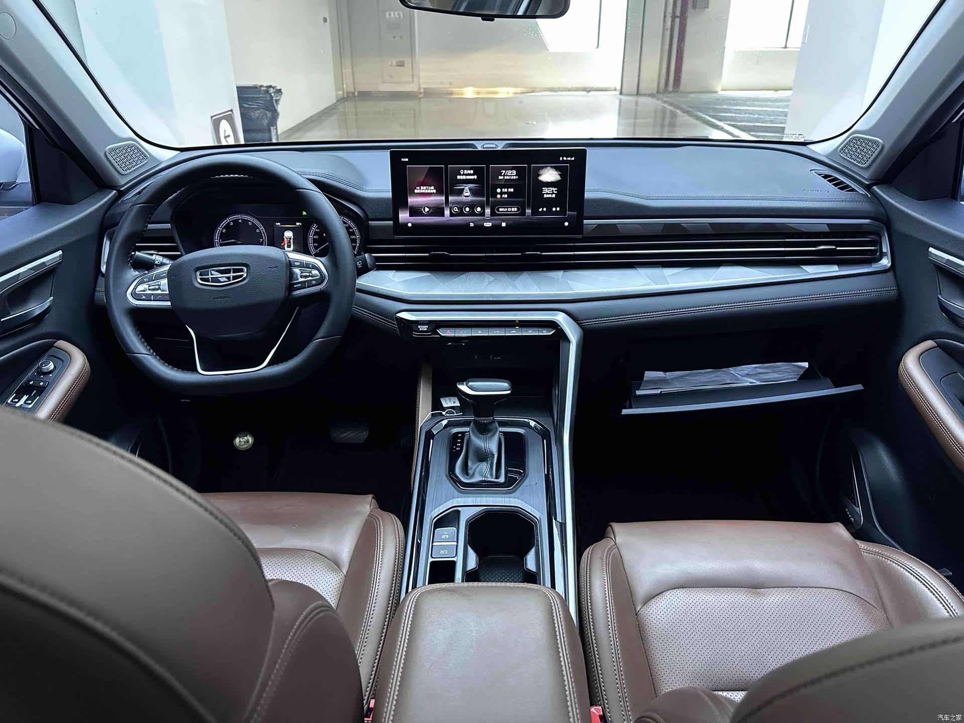 Geely X6, 2022 13