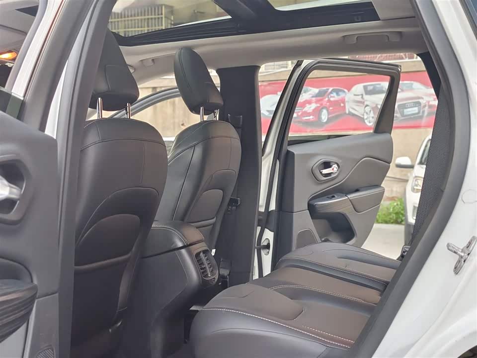 Jeep Free light