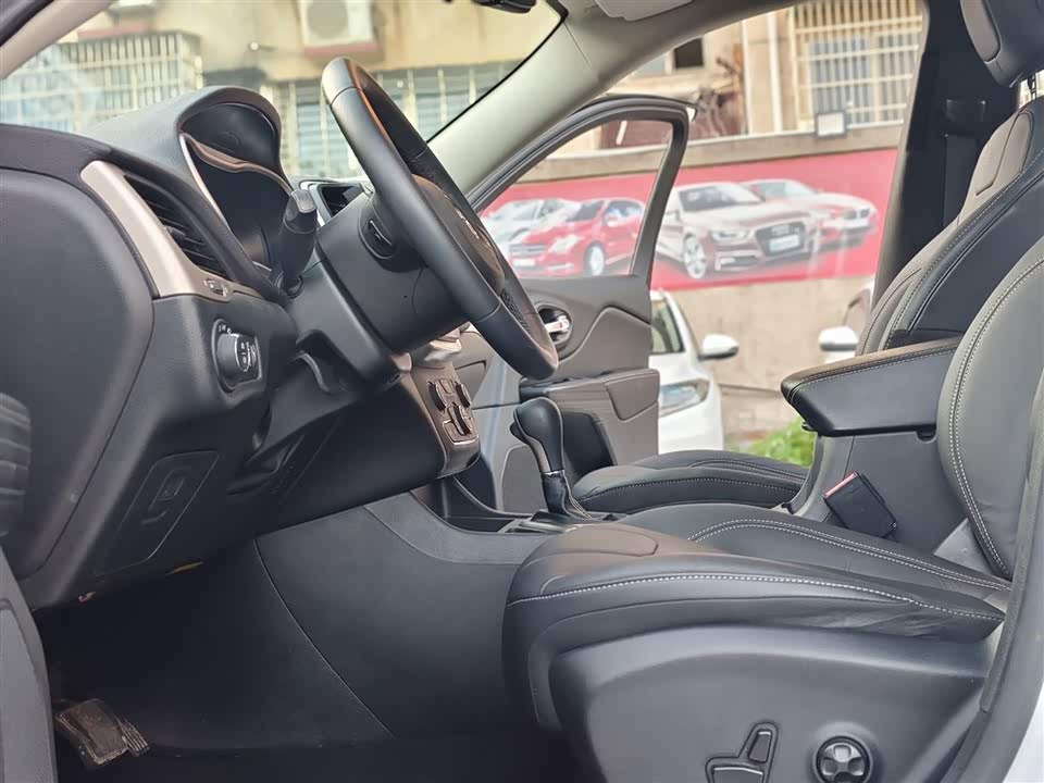 Jeep Free light