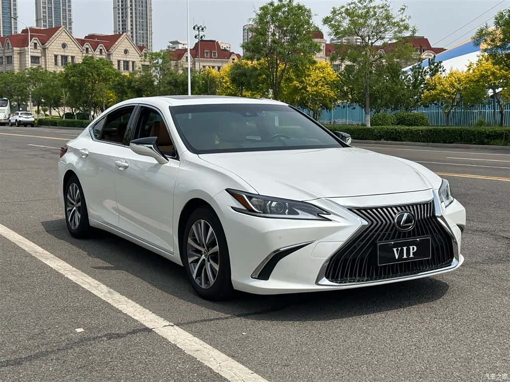 Lexus ES, 2018 2