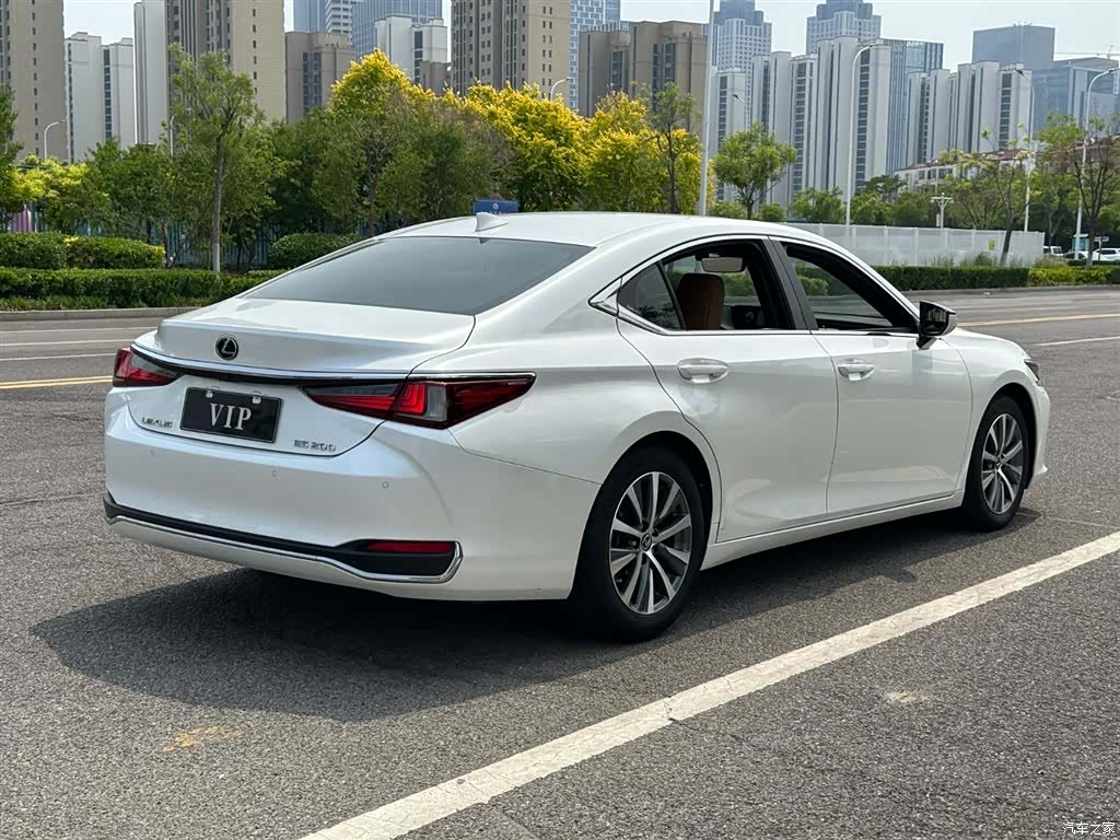 Lexus ES, 2018 9