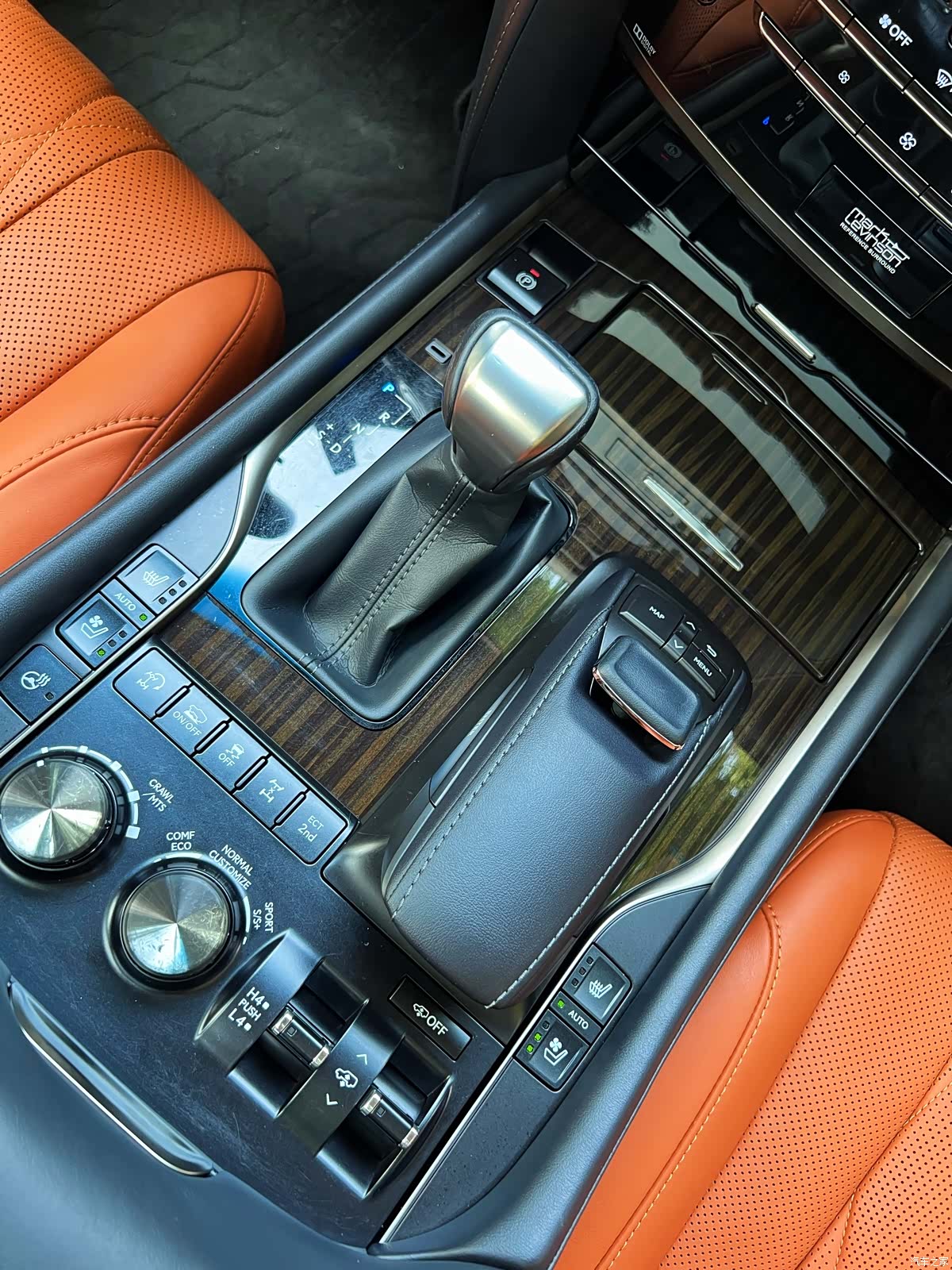 Lexus LX, 2018 8