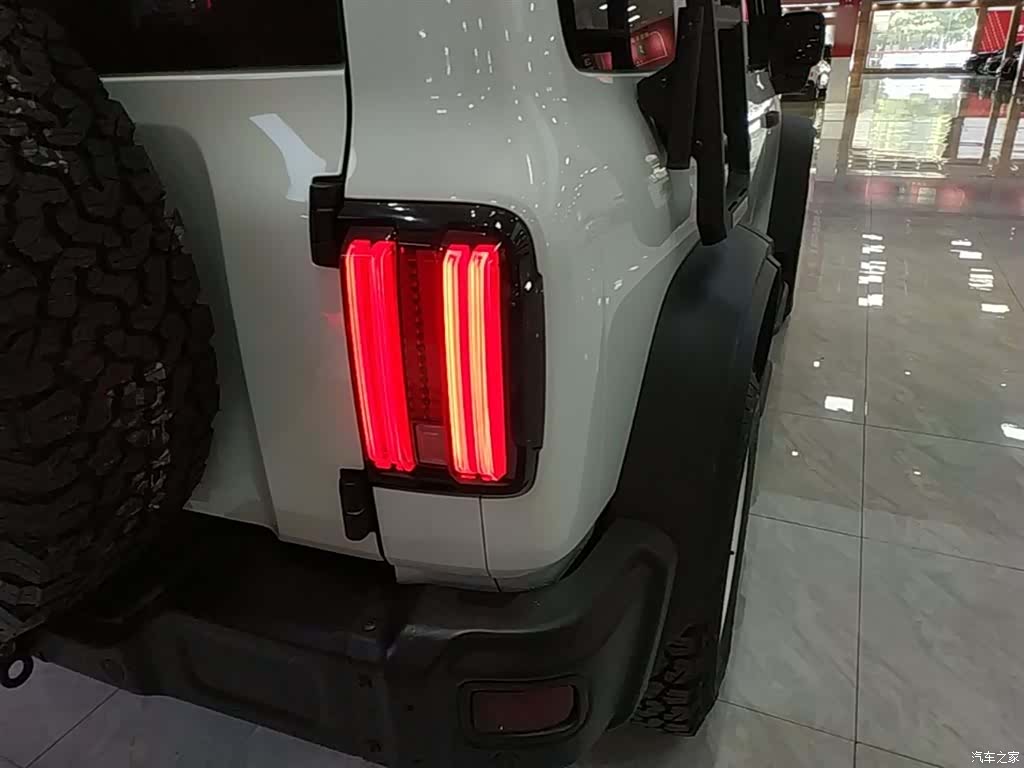 Tank 300, 2023 8