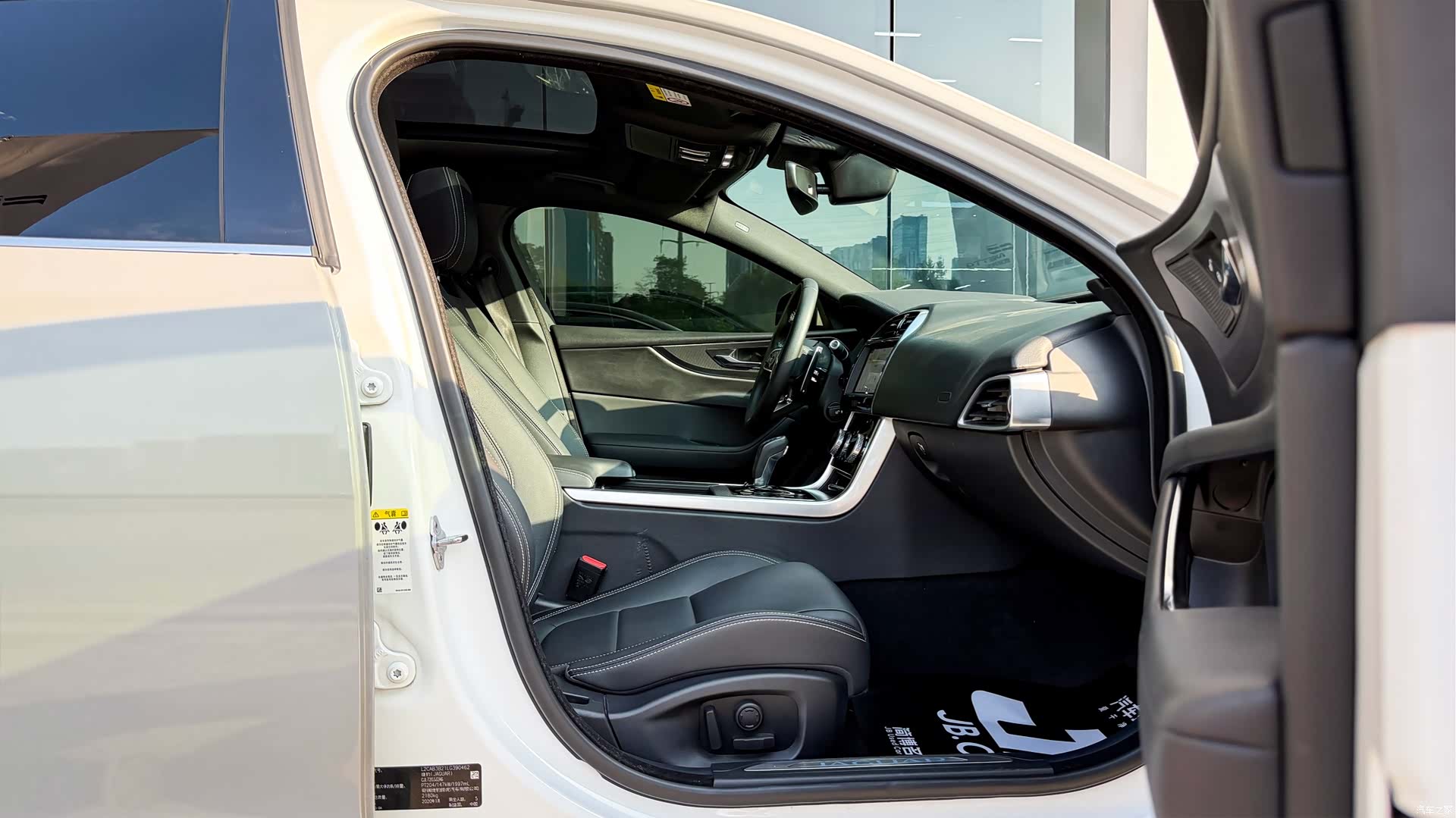 Land Rover XEL, 2020 9
