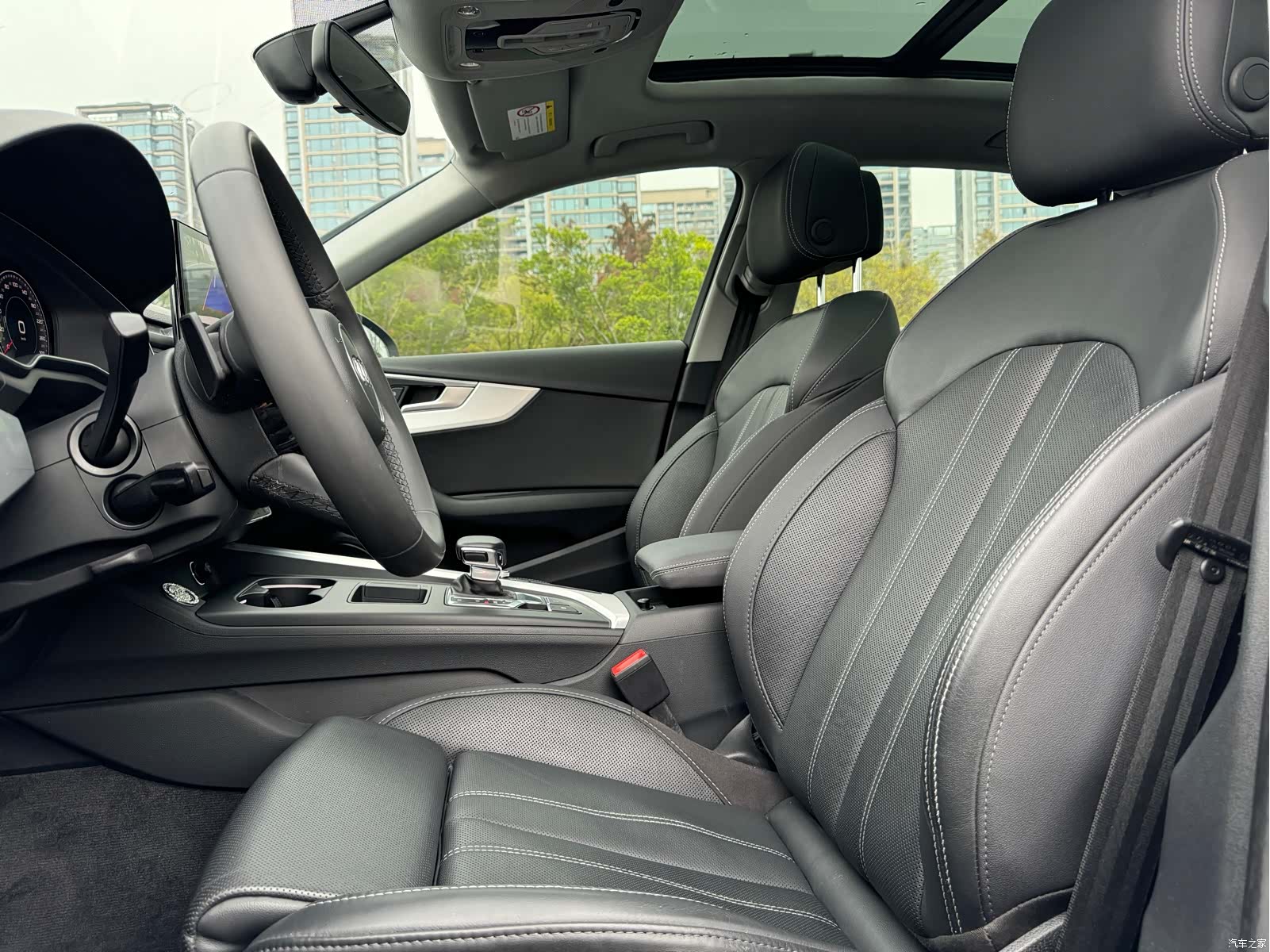 Audi A4L, 2022 все фото