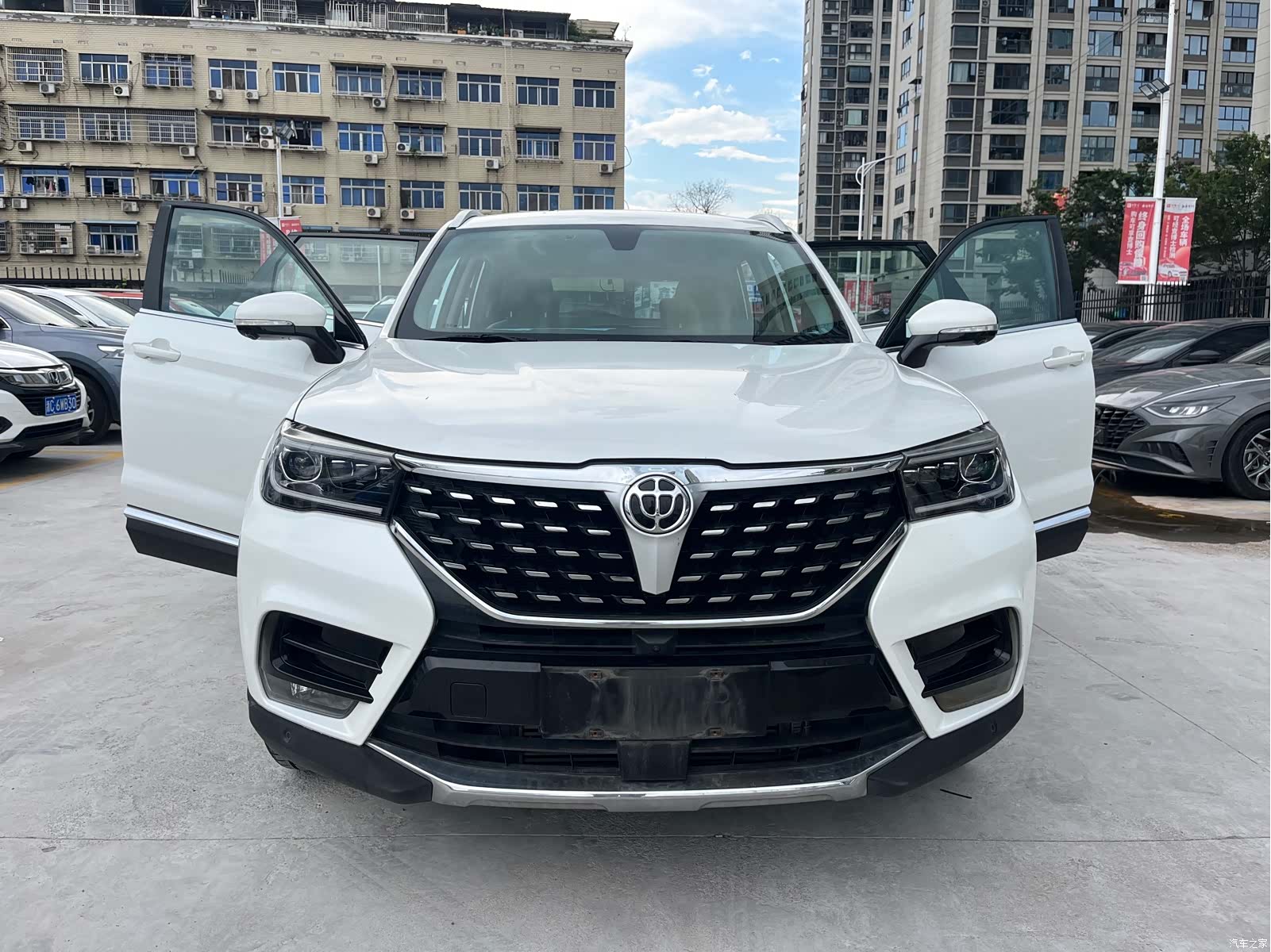 HuaChenZhongHua V7, 2018 13