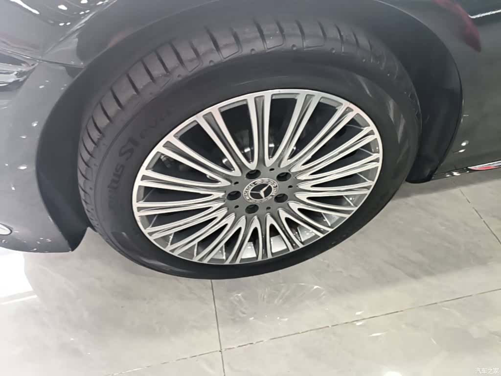 Mercedes-Benz E-Class, 2023 23
